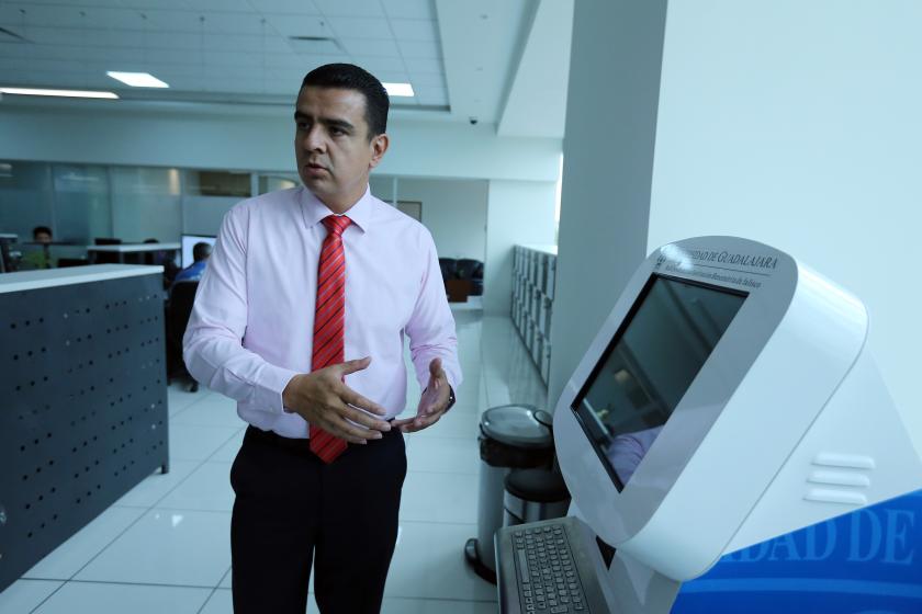 Doctor Luis Alberto Gutiérrez Díaz de León presenta