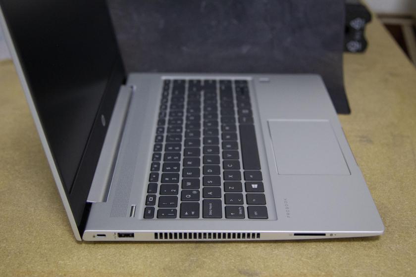 Prestará mil laptops y 500 iPads a estudiantes que no cuentan con equipo para conectarse en clase