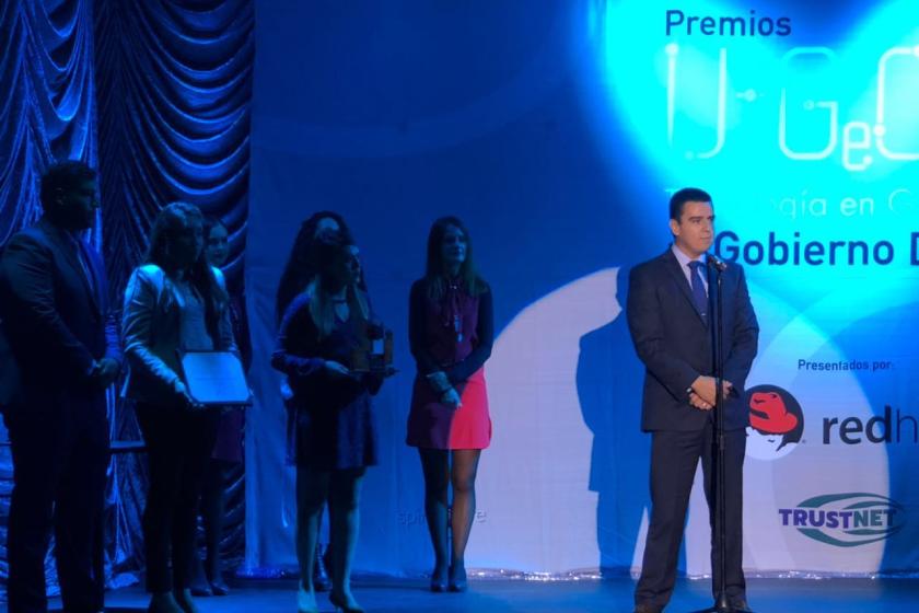 Dr. Luis Alberto Gutiérrez en el escenario