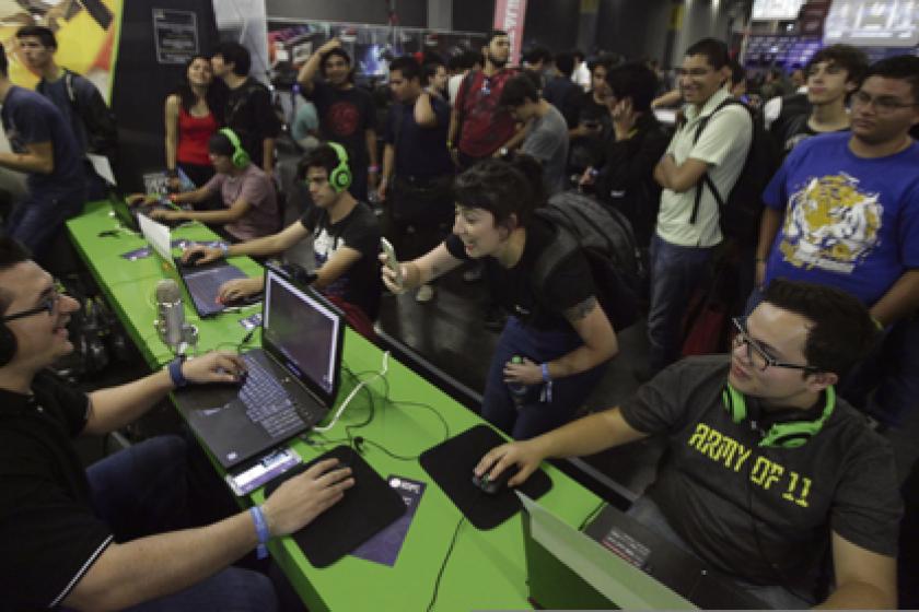 Jovenes participando en Campus Party