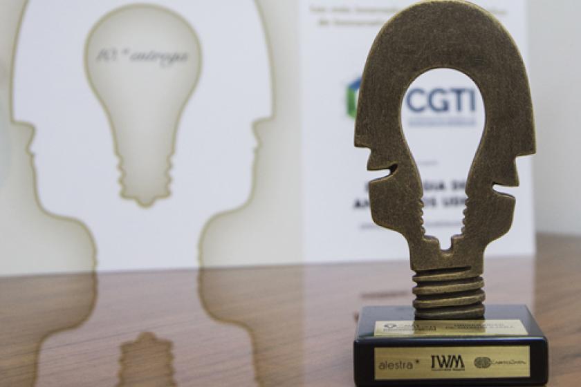 Trofeo del premio de la revista InnovationWeek 2017