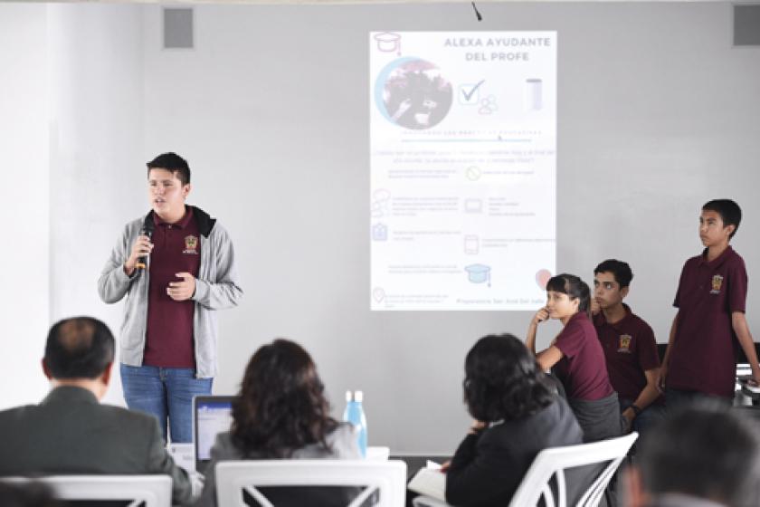 Un expositor durante el taller