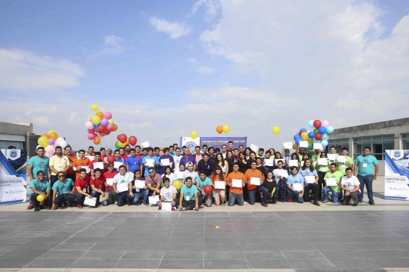 fotografìa grupal de los participantes