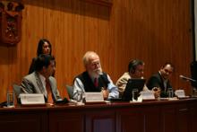Jon “Maddog” Hall dicta conferencia en el paraninfo universitario